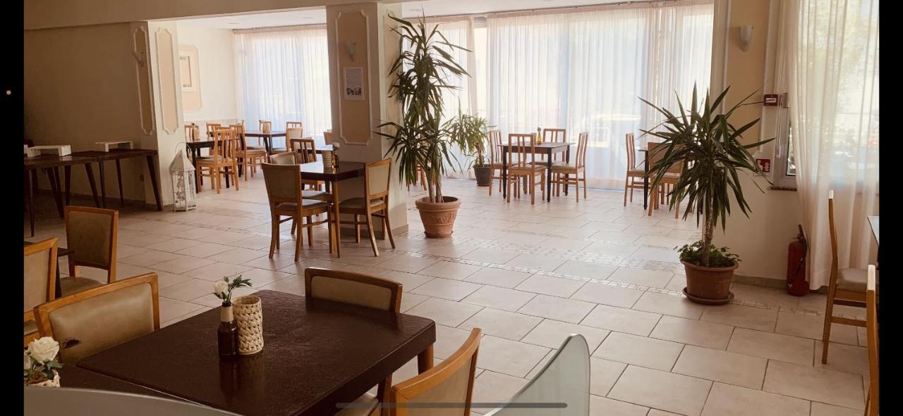 Hotel King Cesenatico Exterior photo